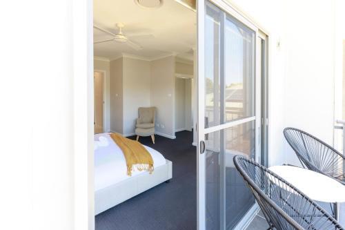 Beautiful Duplex // 3 Min To Beach