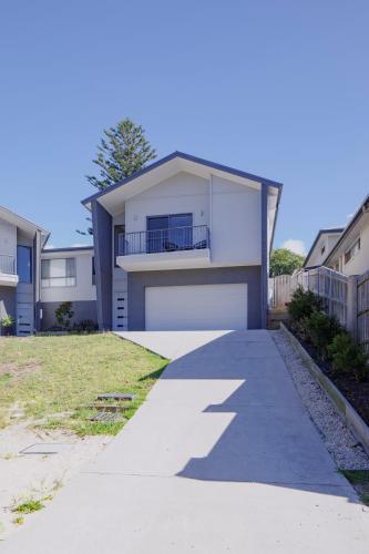 Beautiful Duplex // 3 Min To Beach