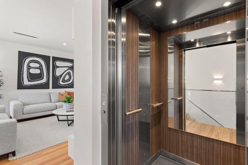 Luxe Home, Lift, Pool, Right In Town