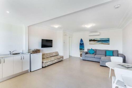 Luxury On Dutchman's Beach!