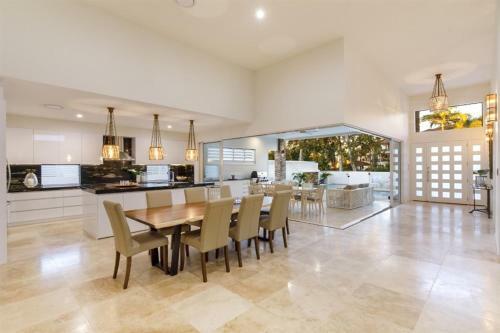 Entertaining In Elegance, Noosaville