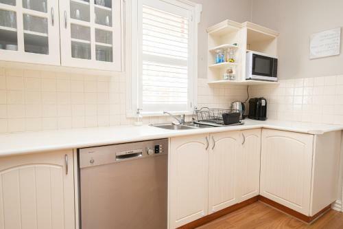 Hidden Gem, Heart Of Orange Spacious & Homely