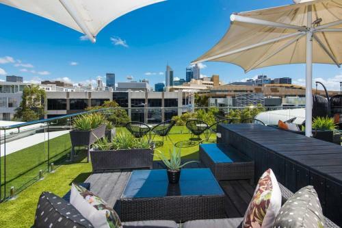 Charming Room - Take In The City From Your Balcony