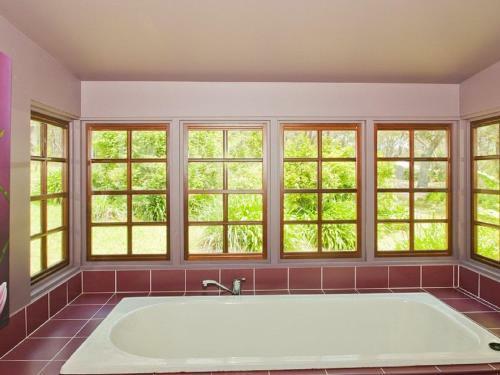 Riverbend - 5 Acres Only 9km To Village