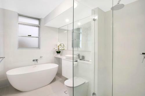 Modern 2br Apartment With Views Haris