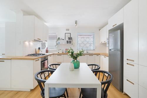 Charming Parkside Apartment In Quiet Area