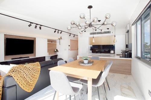 Penthouse Designer Apartment Close To City