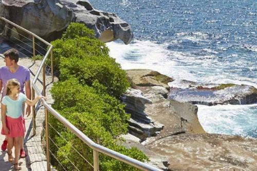 Apartamento Modern Bronte Apt. W/ Ocean Views, Just Minutes Walk To Beach!