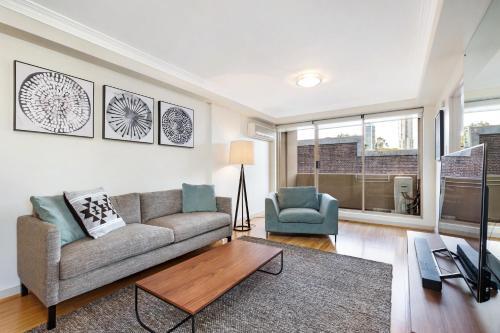 Darlinghurst Self-contained Modern One Bedroom Apartment (21 Crn)
