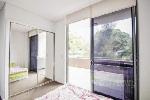 Apartamento Sun-drenched 3br Apt In Turrella!