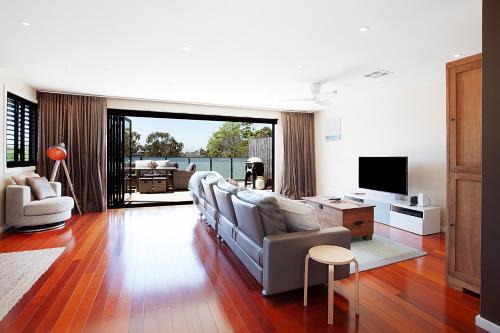 Spacious Family Entertainer Minutes From Manly Beach