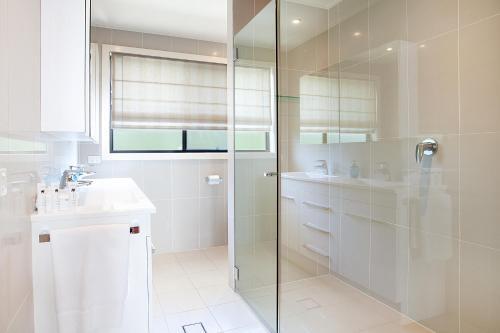 Spacious Family Entertainer Minutes From Manly Beach