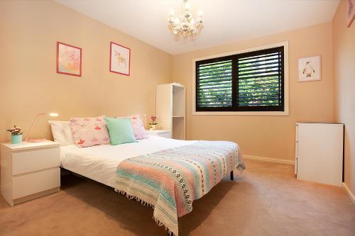 Spacious Family Entertainer Minutes From Manly Beach