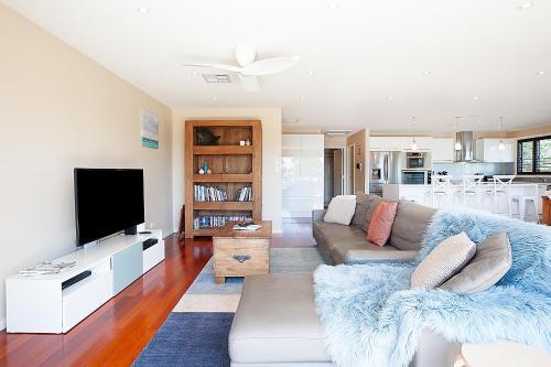 Spacious Family Entertainer Minutes From Manly Beach