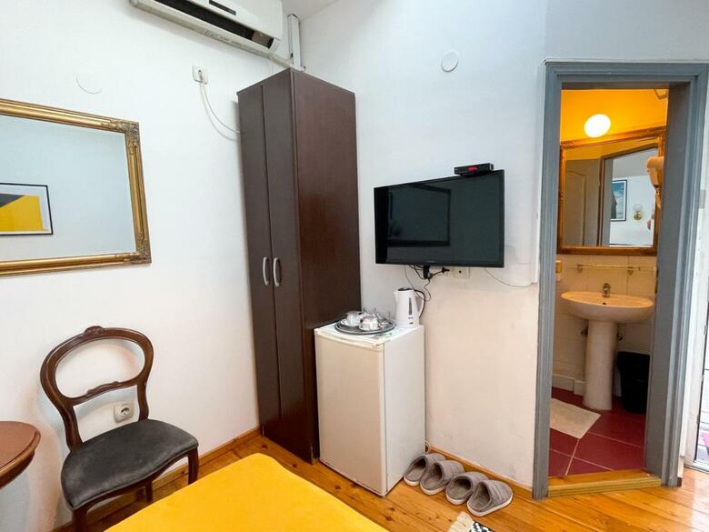 Hostal The Only One Suites