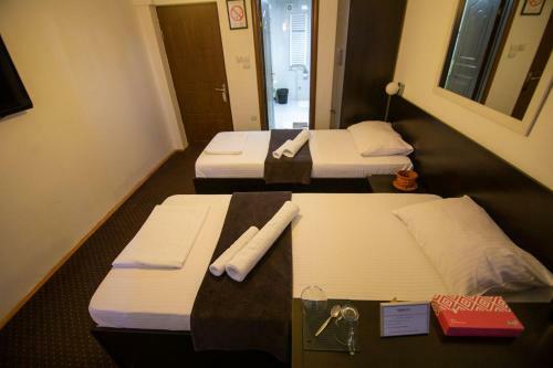 4 Rooms Apartments