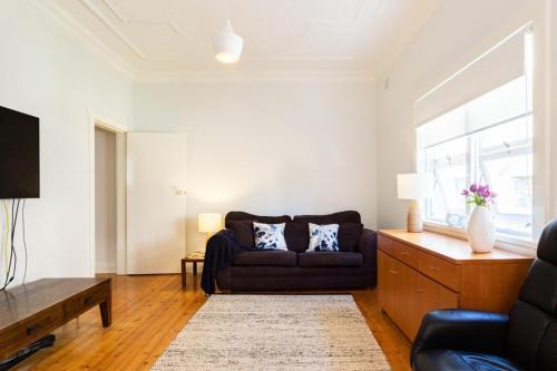 Garden Style Apartment - Prime Location