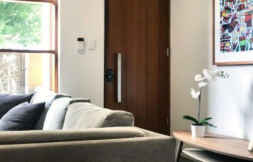 Luxe - Park Views, Wine, Wifi, Netflix, Garage, Pets Ok!
