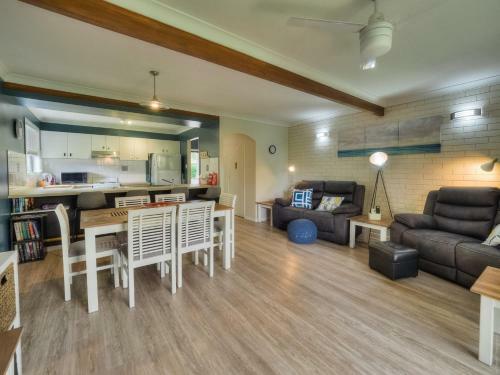 Harbour Court On The Bay