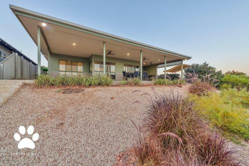 1 Kestrel Place - Great House With A Massive Garage
