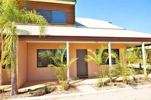 Ningaloo Breeze Villa 9 - 3 Bedroom Fully Self-contained Holiday Accommodation