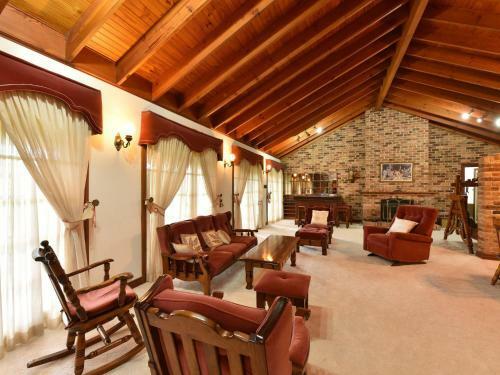 Wine Country Homestead 4-6br House
