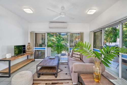 Sand Cay Apartments