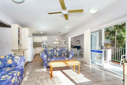 Sand Cay Apartments