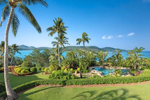 Bella Azure Two Bedroom Two Bathroom Spacious Ocean-view Apartment With Golf Buggy