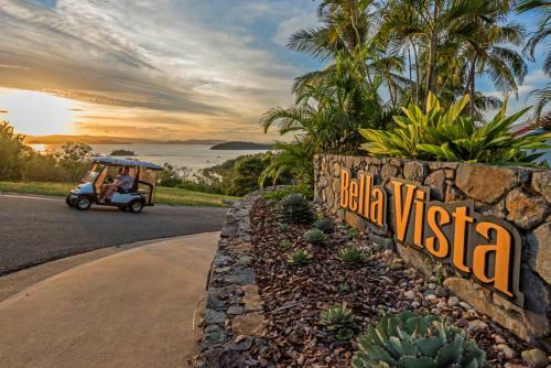 Bella Azure Two Bedroom Two Bathroom Spacious Ocean-view Apartment With Golf Buggy