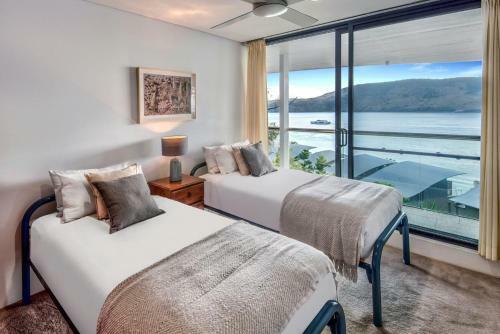 Waves 5 Luxury 3 Bedroom Breathtaking Ocean Views Central Location