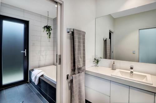 Banksia House - Executive Property Mansfield Vic