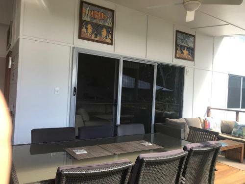 15 Esprit Drive - Rainbow Shores, Gorgeous, Modern Beach House