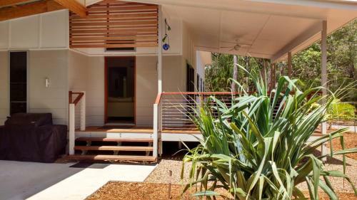 15 Esprit Drive - Rainbow Shores, Gorgeous, Modern Beach House