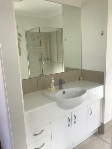 15 Esprit Drive - Rainbow Shores, Gorgeous, Modern Beach House
