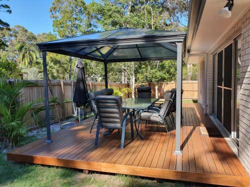 26 Satinwood Drive- Low Set Modern, Sleeps 8