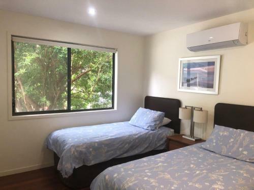 Bluewater 36 - Rainbow Shores - Walk To Beach, Pool, Aircon