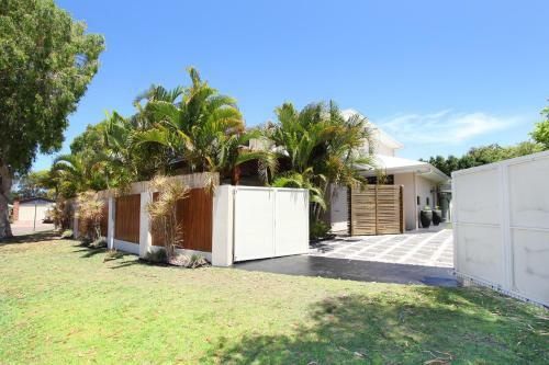 Apartamento Central Marcoola Holiday Home