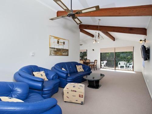 Beach House' 8 Mistral Close - Large House With Aircon