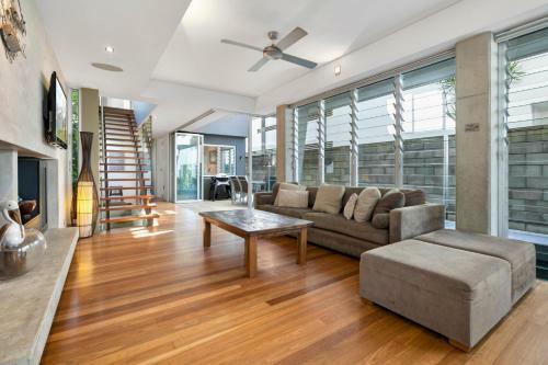 Contemporary & Central, Sunshine Beach