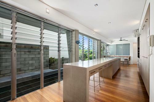 Contemporary & Central, Sunshine Beach