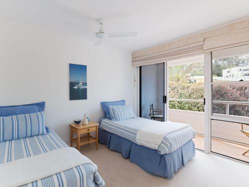 Unit 1 44 Danalene Pde Fantastic Waterfront Property With Air Con
