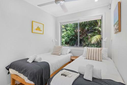 4 Bedroom Coastal House// Moments From Beach