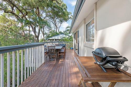 4 Bedroom Coastal House// Moments From Beach