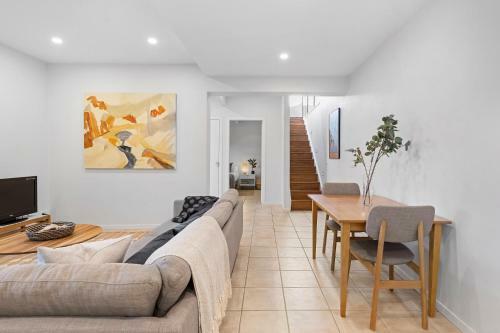 4 Bedroom Coastal House// Moments From Beach