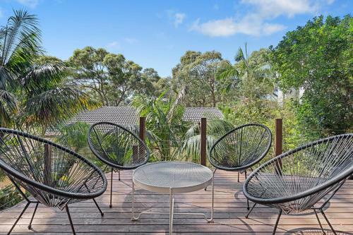 4 Bedroom Coastal House// Moments From Beach