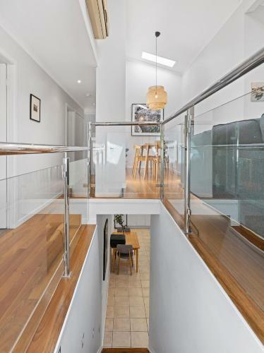 4 Bedroom Coastal House// Moments From Beach