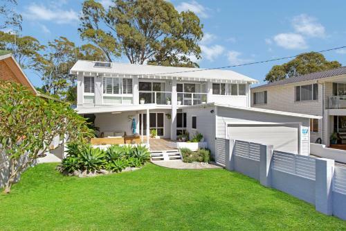 The Lake House - With Swimming Pool