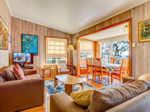 Rowse House Hyams Beach 4pm Check Out Sundays