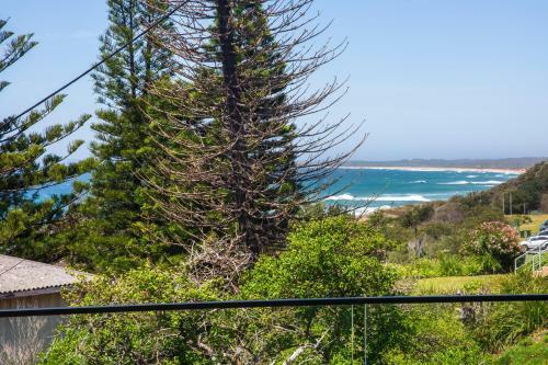 Seaview - Pet Friendly With Stunning Views - 1 Min To Beach